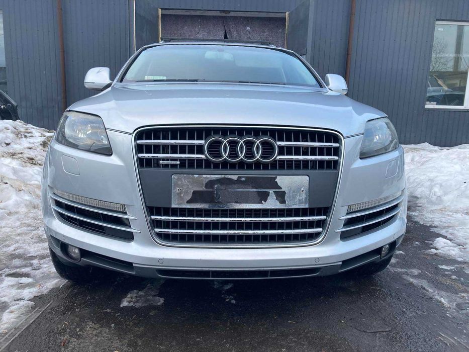 Бампер передний передній  Audi Q7 Ауди Q7 4L 2006 - 2009