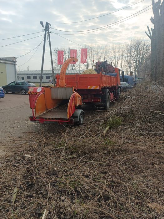 Usługi podnośnikiem koszowym – prace na wysokościach, minikoparka