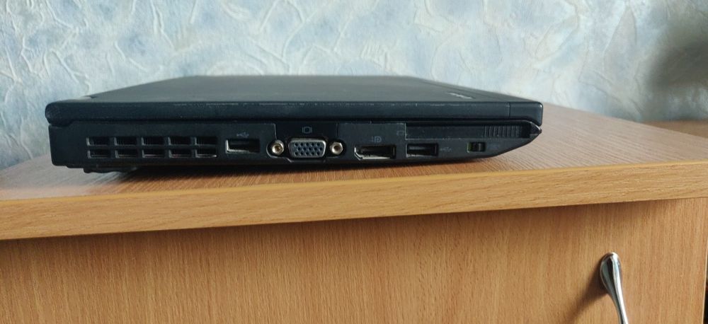 Ноутбук Lenovo ThinkPad X-220 с встроенным 3G модемом и слотом под сим