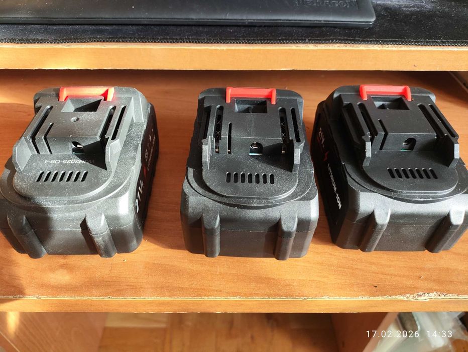 Akumulatory Baterie Makita Gisam 3 szt + ładowarka