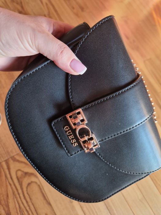 Guess torebka listonoszka Jane