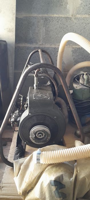 Vende-se Gerador para baterias e iluminação