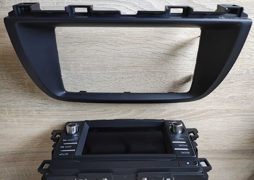 Panel audio i nawigacji do Mazdy CX-5, rocznik 2014