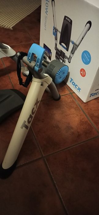 Tacx Flow Smart (inclui o pneu para a bicicleta)