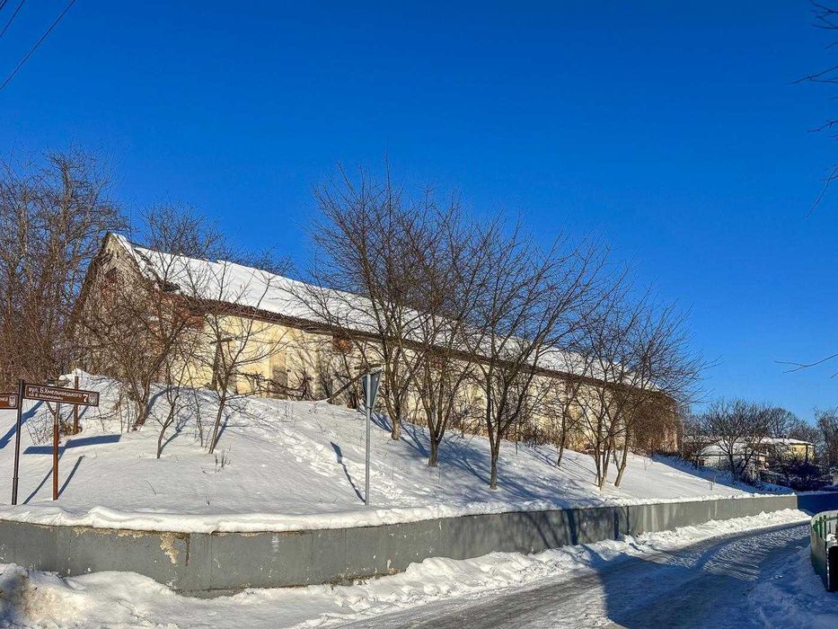 складське чи виробниче приміщення, колишнє зерносховище с.Підгірне.