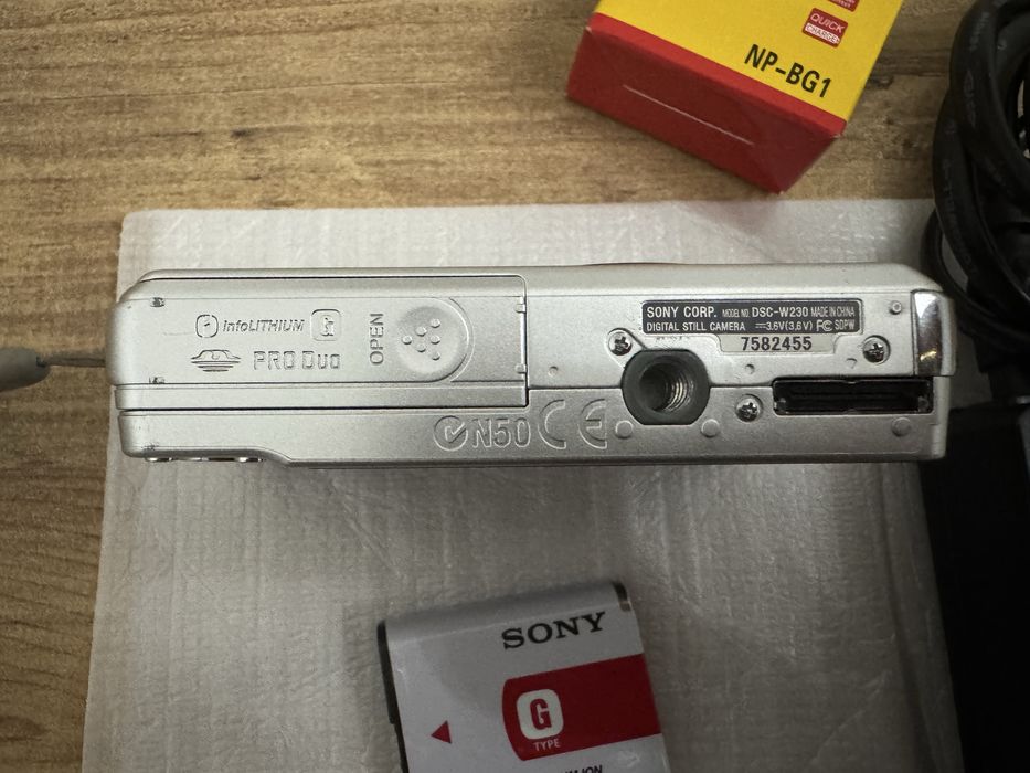 Máquina Fotográfica Sony DSC-W230