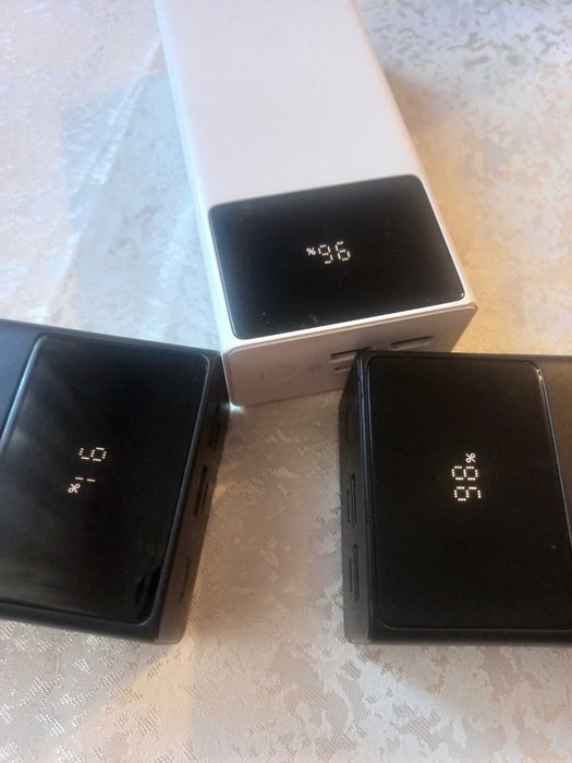 3 Powerbanki Baseus 30000mAh + 2 kable do iPhona