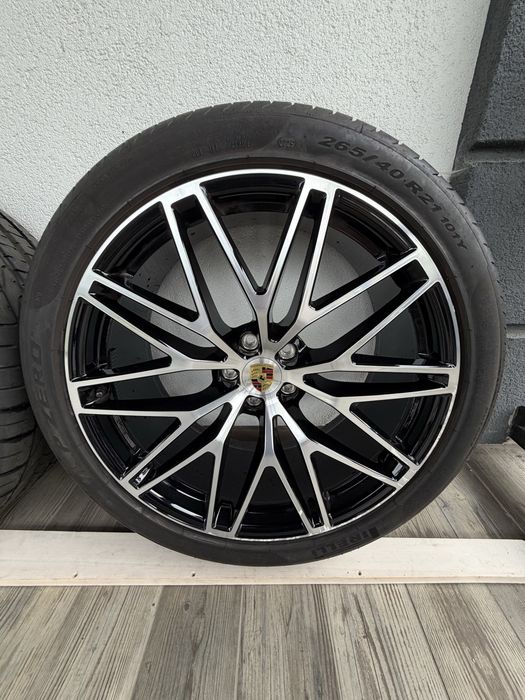 Диски  Porsche Macan S різноширокі з резиною Pirelli, 265 40 21, 295 35 21