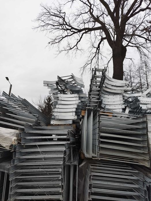 Drabinka ze szczeblami DUM600H100/3F do montowania uchwytów kablowych