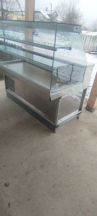 Холодильна вітрина куб  (1.5 м.)