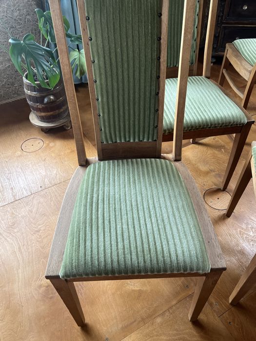 Krzesła do jadalni dębowe stare