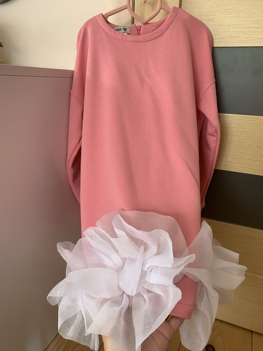 Плаття з трояндами