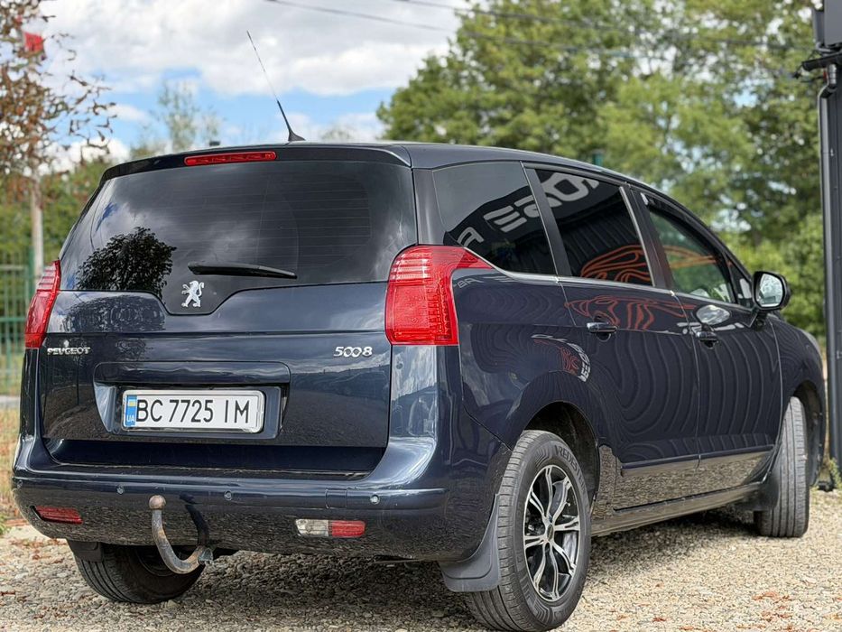 PEUGEOT 5008 2012