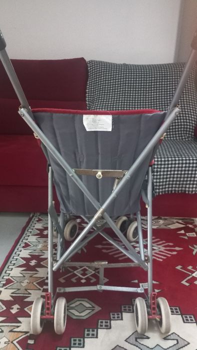 Carrinho de bebé  e  carrinho de passeio