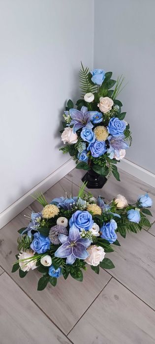 Stroik na cmentarz kompozycja kwiatowa