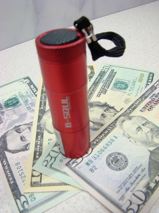 Latarka UV 9xLED taktyczna Tester banknotów bursztynu na 3 baterie AAA