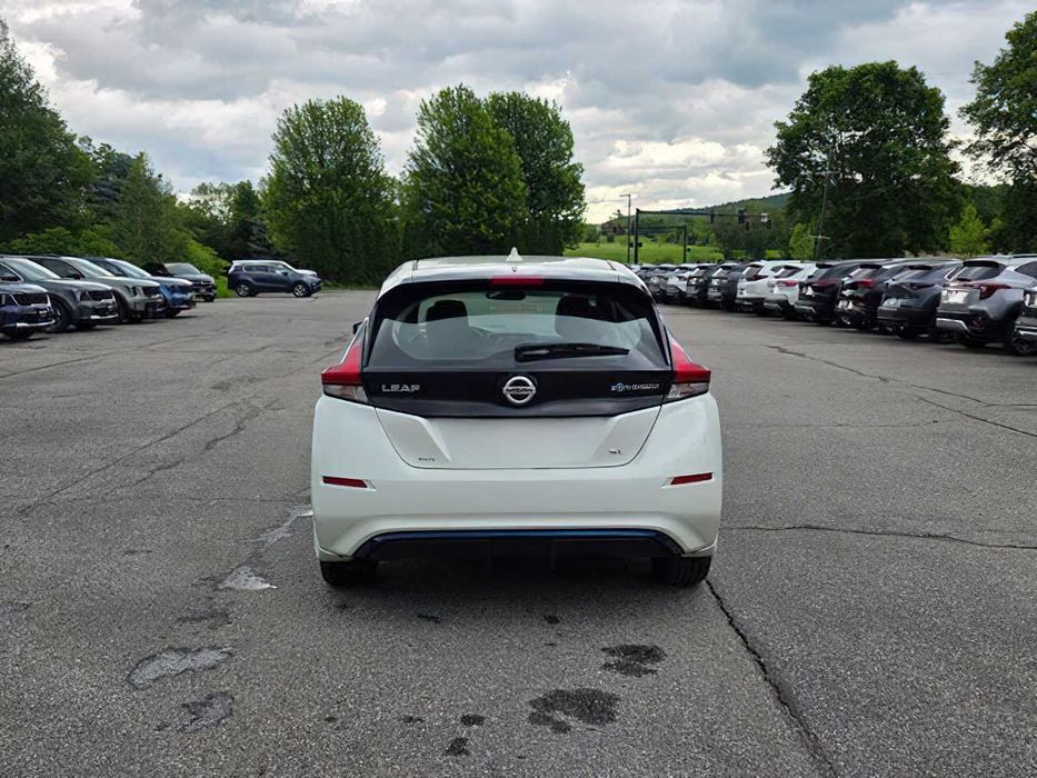 Nissan LEAF SV      2018