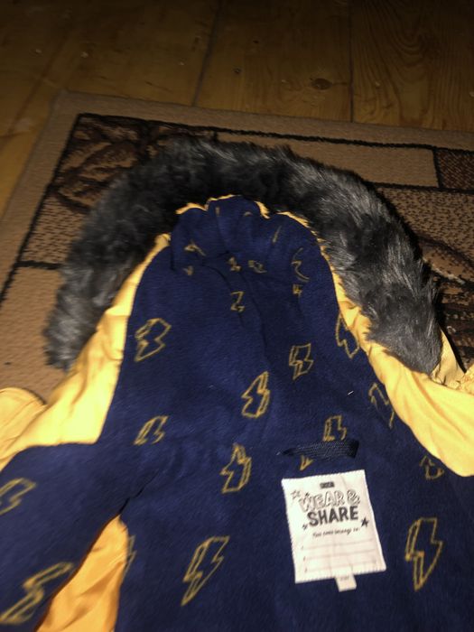 Продам зимову куртку дитясу