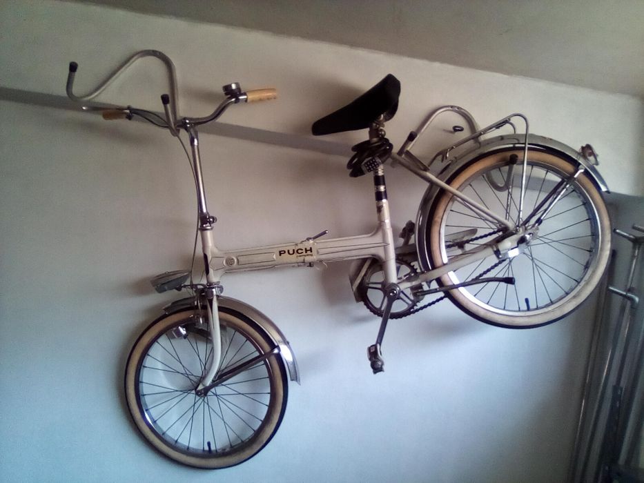 Bicicleta PUCH, usada em bom estado, dobra a meio para fácil transport