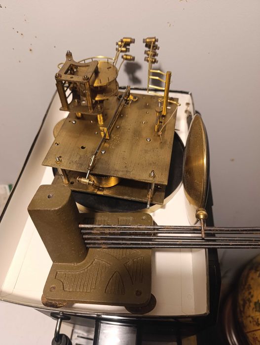 Mechanizm do zegara Junhans Kwadrans i mechanizm do zegara kinzlo