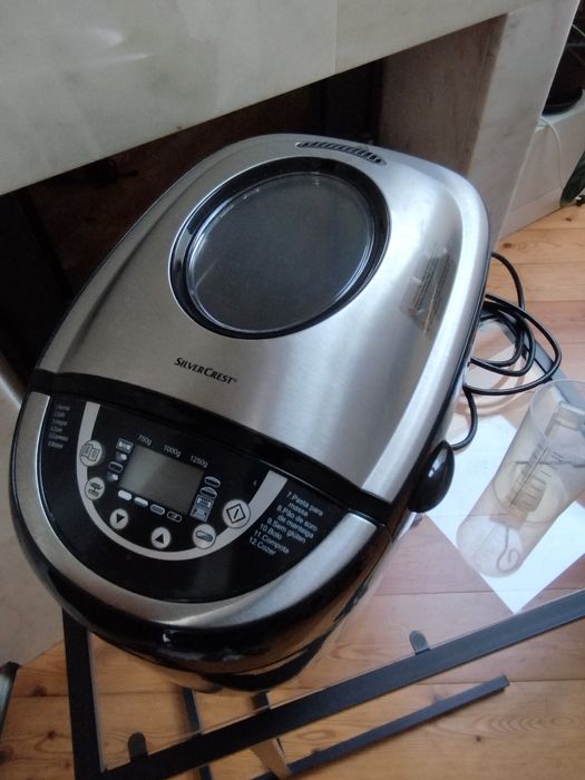 Máquina de Fazer Pão SilverCrest — 12 Programas — 750g/1kg/1,25kg