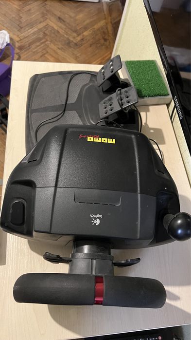 Руль с педалями Logitech