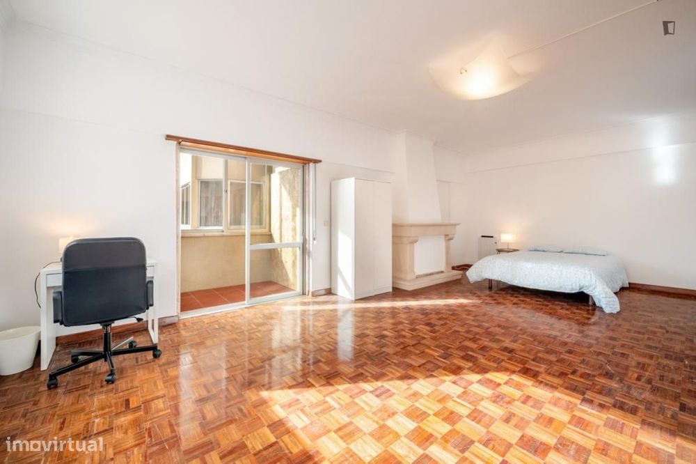 Quarto - localizado em Roma-Areeiro Lisbon