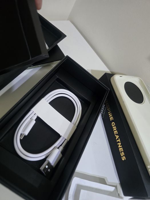 TVL 60 SENNXTPAPER 5G 256gb 18gb ram