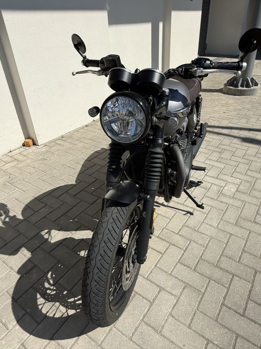 Triumph Bonneville T120 Black