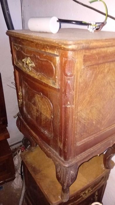 Mesinhas de cabeceira antigas
