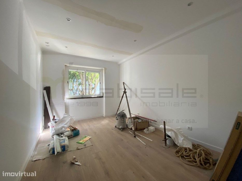T3 Renovado com Suite | Excelente Localização | Amadora