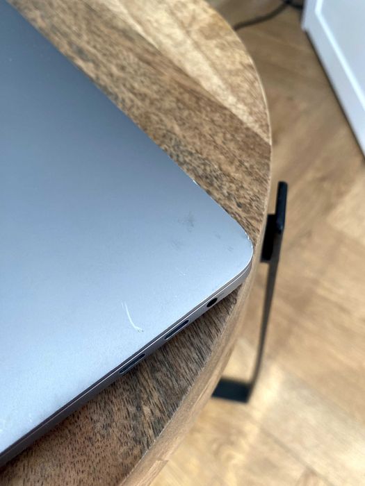 MacBook Pro 16" i9 2,4 8-Core 32Gb/2TB/Radeon5500m
