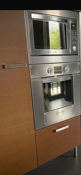 Despenseiro de cozinha com micro ondas encastravel ARISTON