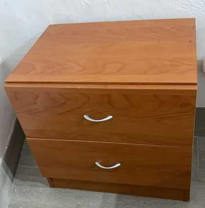 mesa cabeceira em mogno