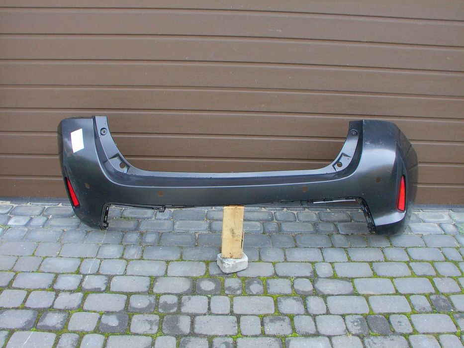 Toyota auris II 12-15  HB  zderzak tył nowy oryginał