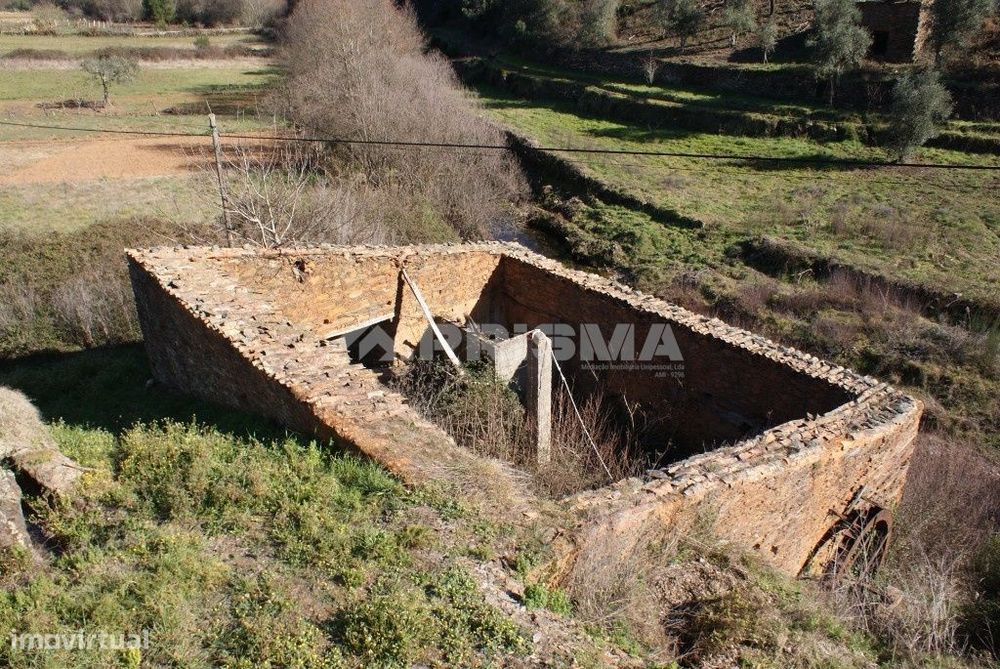 Antigo lagar em ruina