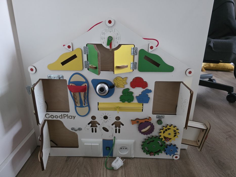 Tablica manipulacyjna dla dzieci