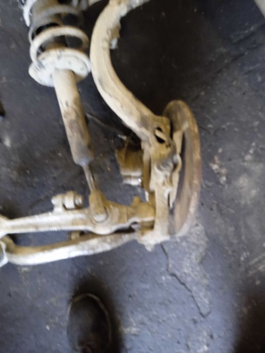 Audi A4 B5 Zwrotnica Lewa McPherson Sprężyna Piasta Wahacze ABS