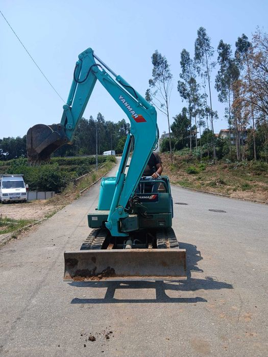 mini giratória yanmar B27