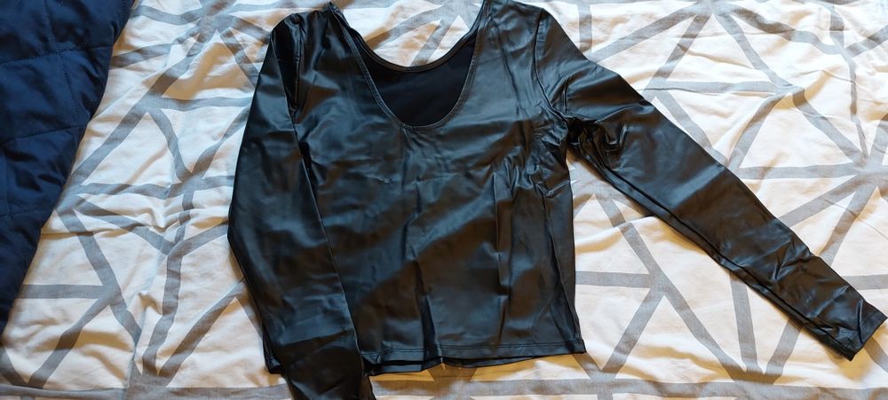 Spodnie. Paczka ubrań spodnie i bluzki