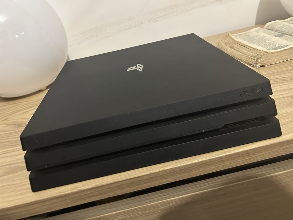 Ps4 pro com comando