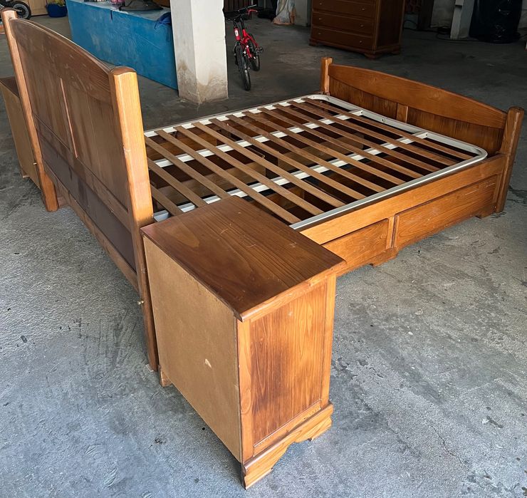 móveis de cama + móvel com espelho