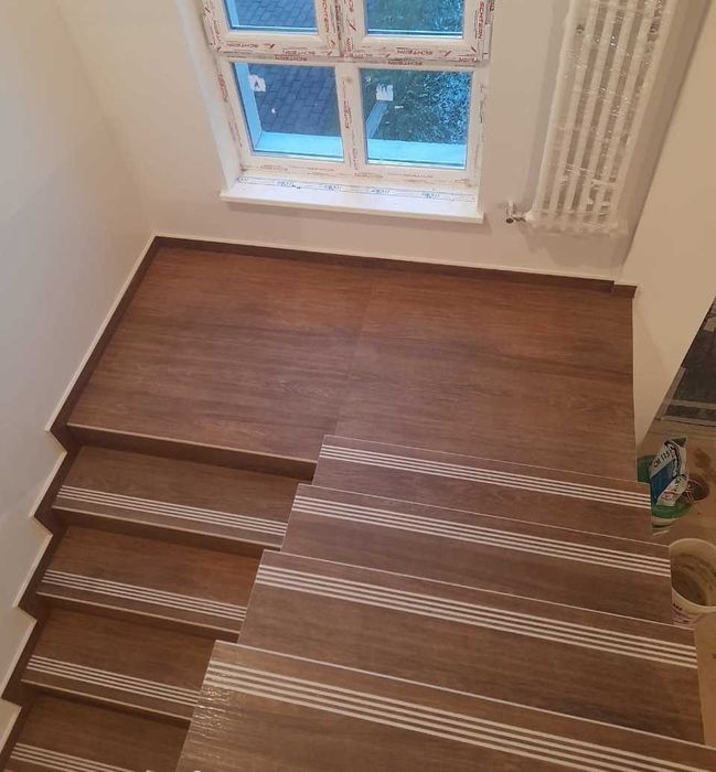 DREWNOPODOBNE płytki na schody 100x30 CIEMNY BRĄZ - podstopień + cokół