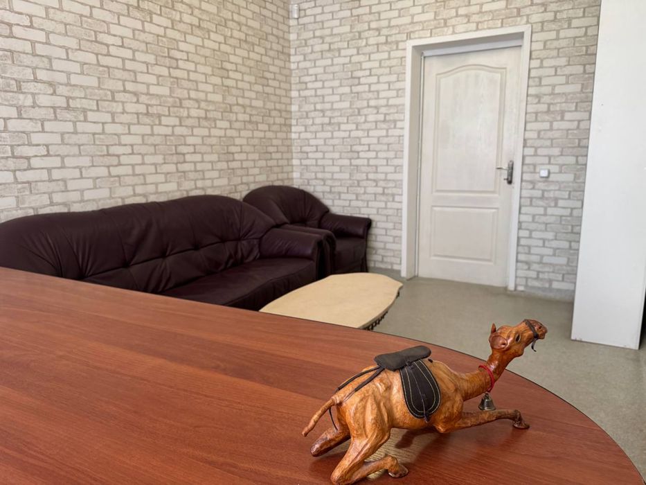 Офіси з ремонтом і меблями по 17 м2 за 3000 грн плюс світло