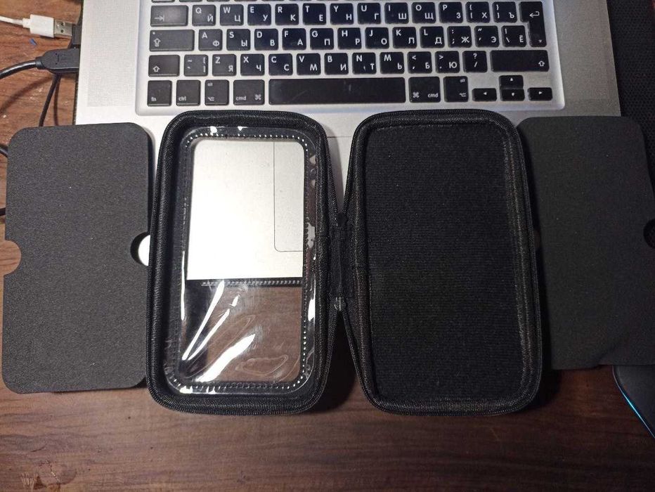 Водозащитный чехол для телефона на руль мотороллера или мотоцикла.