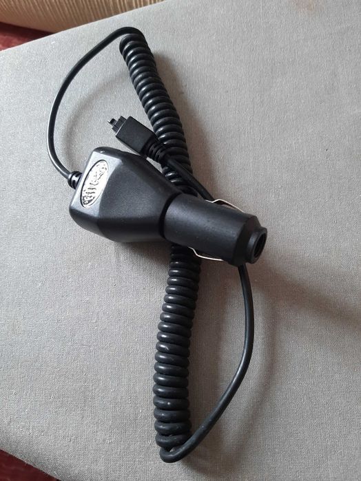Cabo  "carregador de  isqueiro" para carregamento de telemóvel.
