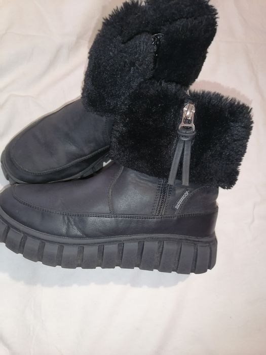 Кожаные зимние ботинкие.Размер (22см)