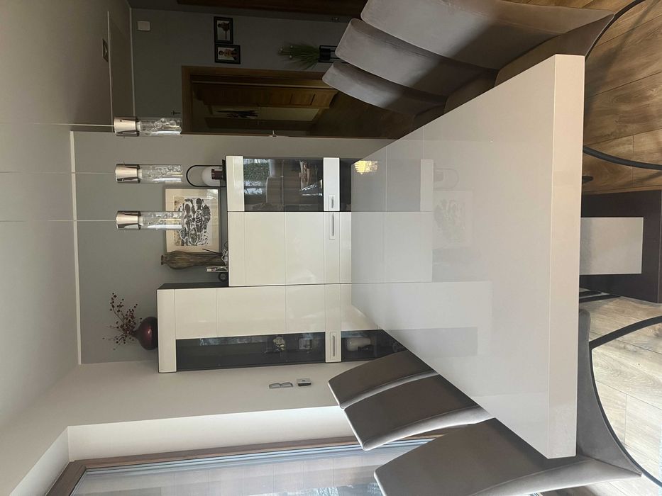 Witryna niska do salonu (157 cm x 95 cm x 37 cm)