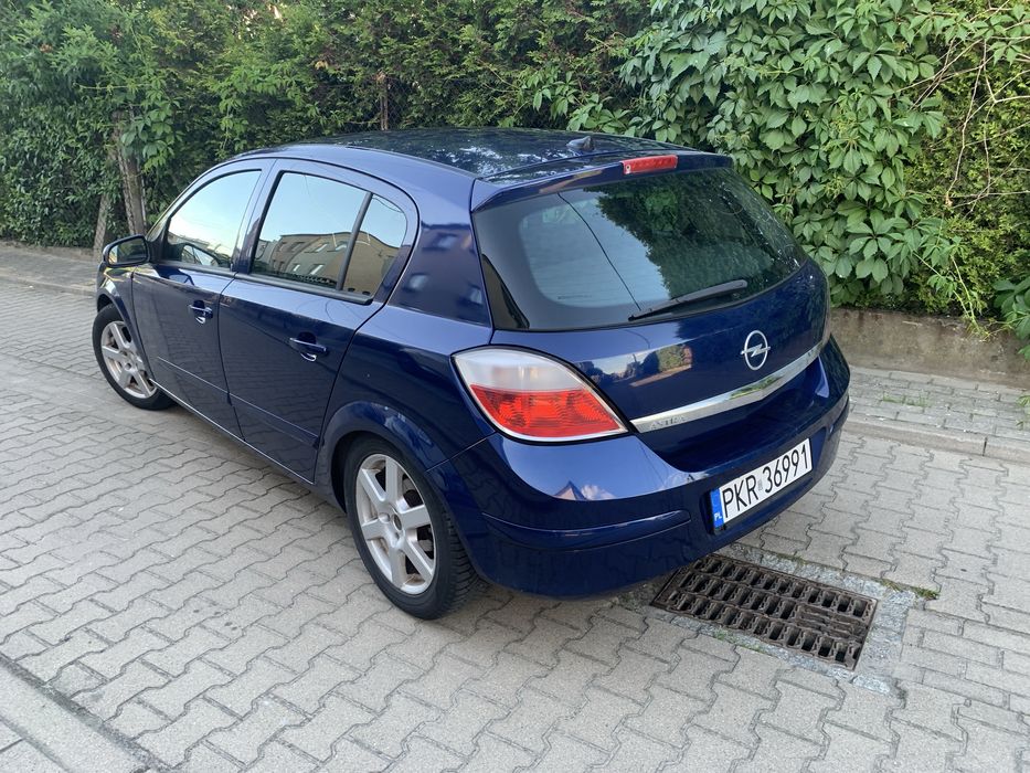 Astra h 2006 rok benzyna