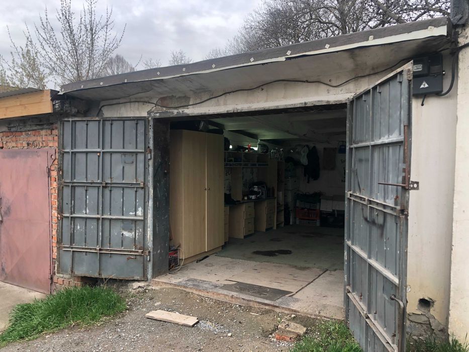 Гараж у ГБК№ 8 (військове містечко), з документами